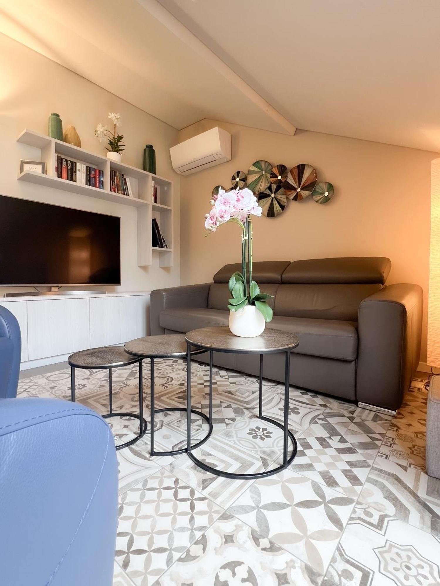 Comecasa 10 Minutes Walk From Duomo 2 Bedroom Apartment Milan Bagian luar foto